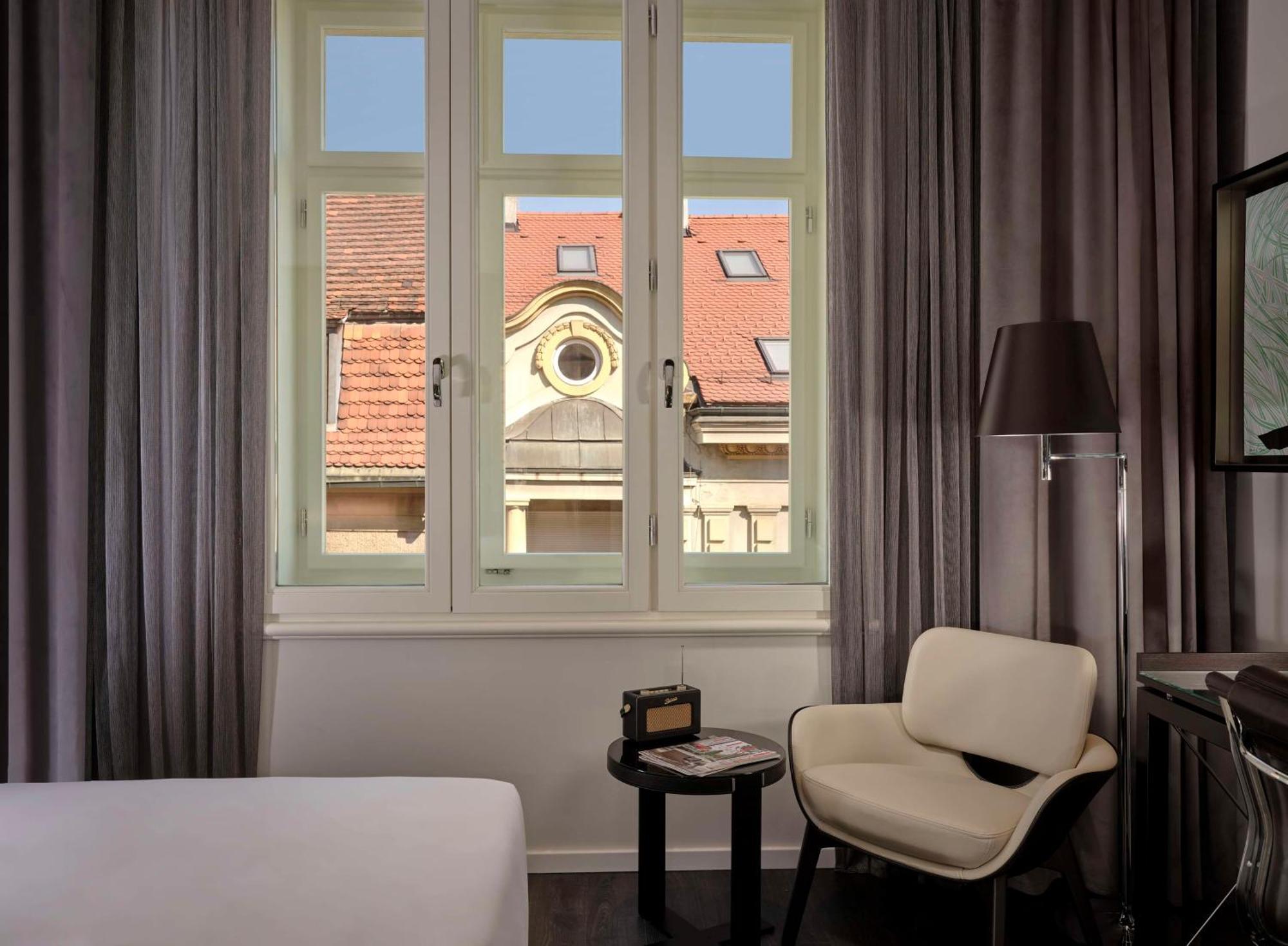Art'Otel Zagreb, Powered By Radisson Hotels Kültér fotó A room at the Hotel Axelmannstein